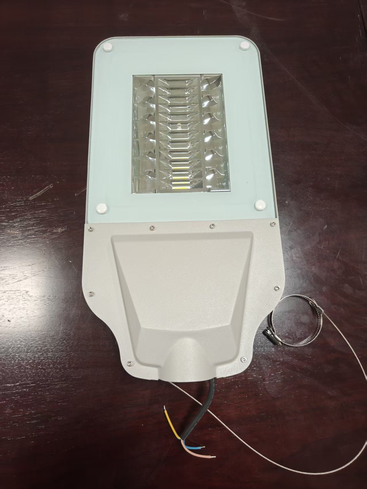 GL-75W LED路灯头产品实拍(模组阵列/白灰外壳)